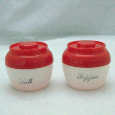 Bean Pot Salt & Pepper Shakers